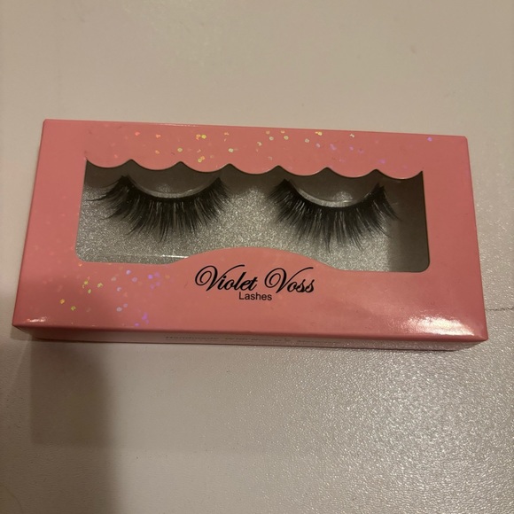 Violet Voss “Eye Donut Care” - Picture 1 of 3